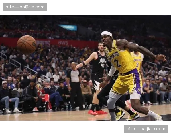 湖人浓眉内线统治力展现，防守端多次封盖限制对手突破